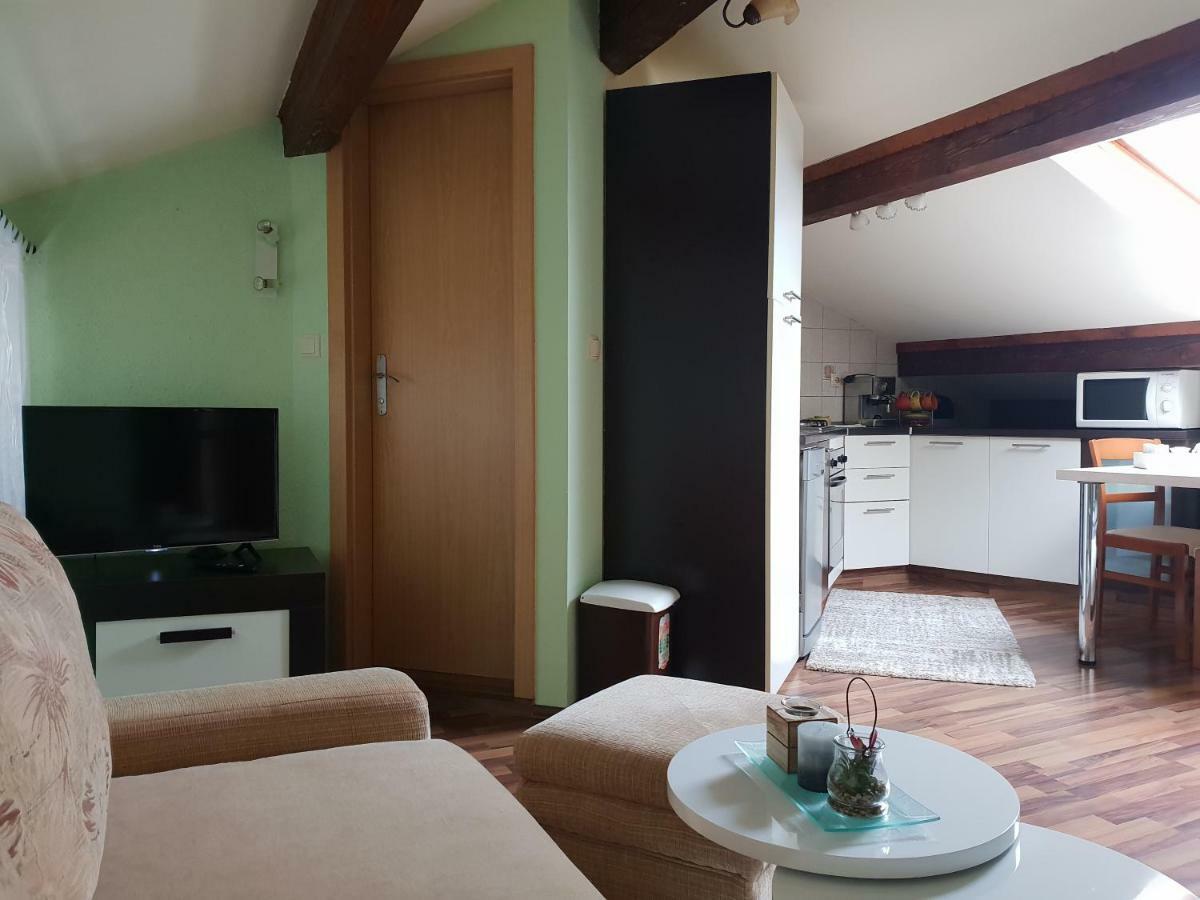 Apartman Viki Stinjan Pula Exterior photo